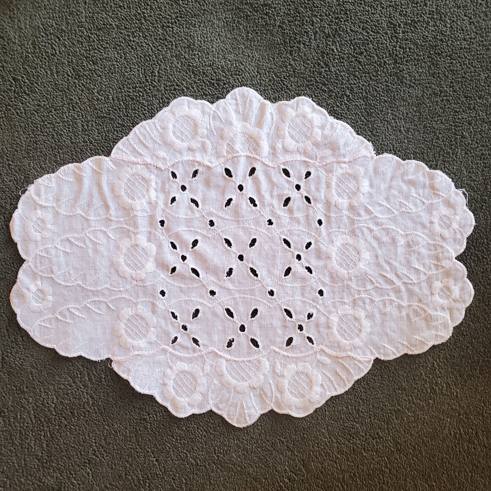 Vintage Shabby Chic Sunflower Eyelet Doilies